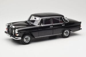 Mercedes 200 W110 Noir Norev 1:18 183574 Métal