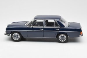 Mercedes 200 W114 Midnight Bleu Édition Concessionnaire Norev 1:18 B66040694 Métal — image 4 sur 8