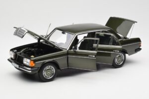 Mercedes 200 W123 Cypress Vert Métallique Édition Concessionnaire Norev 1:18 B66040654 Métal — image 2 sur 8