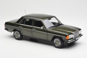Mercedes 200 W123 Cypress Vert Métallique Édition Concessionnaire Norev 1:18 B66040654 Métal — image 6 sur 8