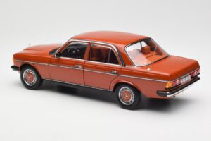 Mercedes 200 W123 English Rouge Édition Concessionnaire Norev 1:18 B66040653 Métal — image 7 sur 8