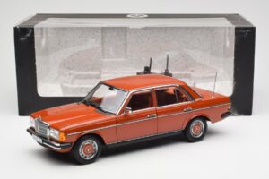 Mercedes 200 W123 English Rouge Édition Concessionnaire Norev 1:18 B66040653 Métal — image 8 sur 8