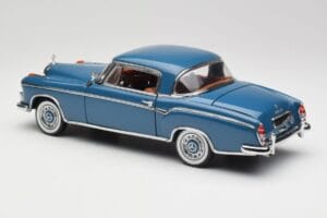 Mercedes 220 SE W128 Bleu Sun Star 1:18 3561 Métal — image 7 sur 8