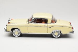 Mercedes 220 SE W128 Coupé Beige Sun Star 1:18 3562 Métal — image 4 sur 8