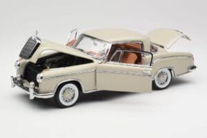 Mercedes 220 SE W128 Coupé Gris Clair Sun Star 1:18 3568 Métal — image 2 sur 8