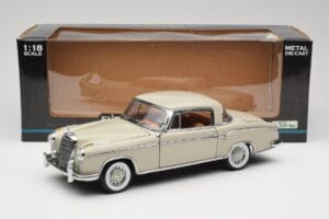 Mercedes 220 SE W128 Coupé Gris Clair Sun Star 1:18 3568 Métal — image 8 sur 8