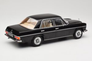 Mercedes 220D W115 Noir MCG 1:18 MCG18117 Métal — image 2 sur 6