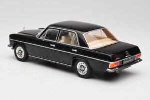 Mercedes 220D W115 Noir MCG 1:18 MCG18117 Métal — image 5 sur 6