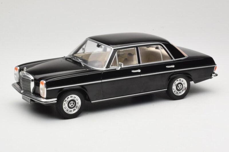 Mercedes 220D W115 Noir MCG 1:18 MCG18117 Métal