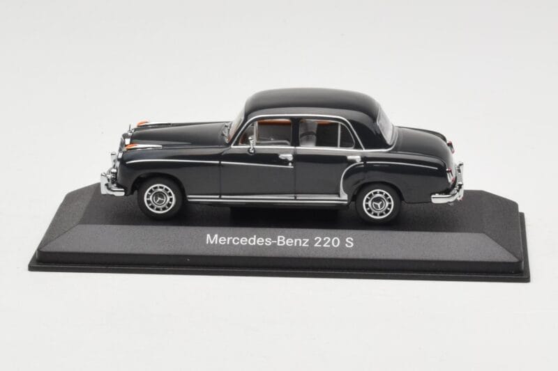 Mercedes 220S W180 Gris Clair Minichamps 1:43 B66040534 Métal
