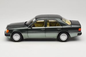 Mercedes 230E W124 Night Green Metallic Norev 1:18 183952 Métal — image 4 sur 8