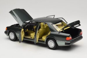 Mercedes 230E W124 Night Green Metallic Norev 1:18 183952 Métal — image 5 sur 8