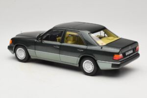 Mercedes 230E W124 Night Green Metallic Norev 1:18 183952 Métal — image 7 sur 8