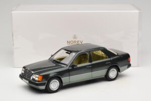 Mercedes 230E W124 Night Green Metallic Norev 1:18 183952 Métal — image 8 sur 8