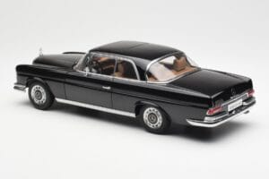 Mercedes 280 SE W111 Coupe Noir AUTOart 1:18 76286 Métal — image 7 sur 8