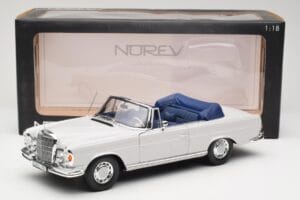 Mercedes 280 SE W111 Cabriolet Gris Clair Norev 1:18 183530 Métal — image 8 sur 8