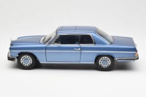 Mercedes 280C/8 W114 Coupe Bleu Metallic AUTOart 1:18 76187 Métal — image 4 sur 8