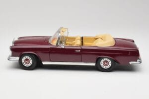 Mercedes 280SE W108 Bordeaux Rouge Maisto 1:18 31811 Métal — image 4 sur 8