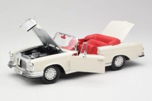 Mercedes 280SE W108 Ivory Blanc Maisto 1:18 50223 Métal — image 2 sur 8