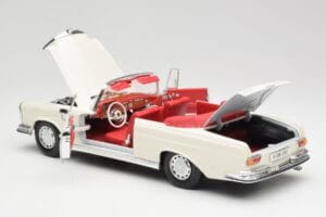 Mercedes 280SE W108 Ivory Blanc Maisto 1:18 50223 Métal — image 5 sur 8