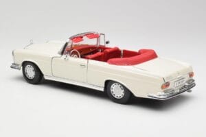 Mercedes 280SE W108 Ivory Blanc Maisto 1:18 50223 Métal — image 7 sur 8