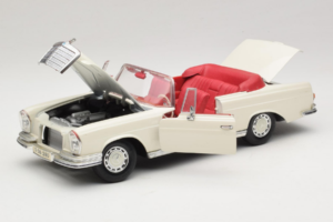 Mercedes 280 SE W108 Blanc Maisto 1:18 52111 Métal — image 2 sur 8