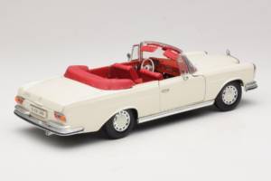Mercedes 280 SE W108 Blanc Maisto 1:18 52111 Métal — image 3 sur 8