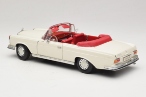 Mercedes 280 SE W108 Blanc Maisto 1:18 52111 Métal — image 7 sur 8