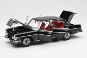 Mercedes 300 SEL 6.3 W109 Noir AUTOart 1:18 76140 Métal — image 2 sur 8