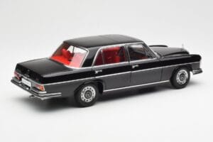 Mercedes 300 SEL 6.3 W109 Noir AUTOart 1:18 76140 Métal — image 3 sur 8