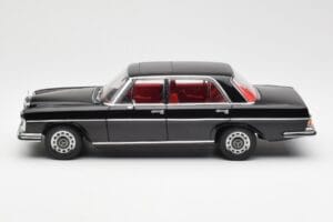 Mercedes 300 SEL 6.3 W109 Noir AUTOart 1:18 76140 Métal — image 4 sur 8