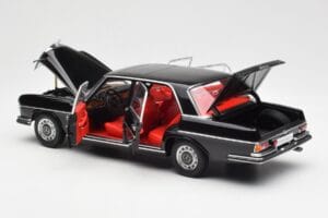 Mercedes 300 SEL 6.3 W109 Noir AUTOart 1:18 76140 Métal — image 5 sur 8