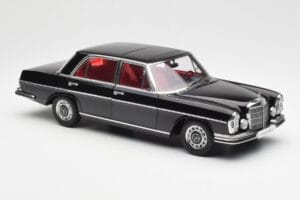 Mercedes 300 SEL 6.3 W109 Noir AUTOart 1:18 76140 Métal — image 6 sur 8