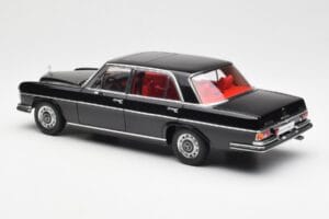 Mercedes 300 SEL 6.3 W109 Noir AUTOart 1:18 76140 Métal — image 7 sur 8
