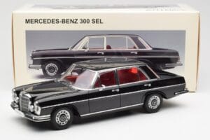 Mercedes 300 SEL 6.3 W109 Noir AUTOart 1:18 76140 Métal — image 8 sur 8