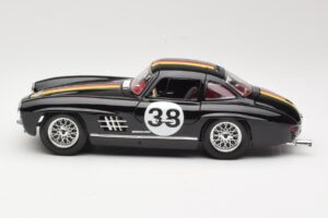 Mercedes 300 SL #38 1954 Bburago 1:18 3015-M1 Métal — image 4 sur 8
