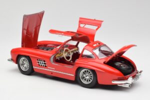 Mercedes 300 SL Rouge Bburago 1:18 3015 Métal — image 5 sur 8