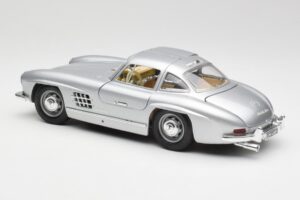 Mercedes 300 SL Argent Bburago 1:18 3013 Métal — image 7 sur 8