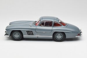 Mercedes 300 SL W198 Graphite Gris Minichamps 1:18 180039005 Métal — image 4 sur 8
