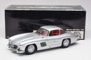 Mercedes 300 SL W198 Gullwing Argent Minichamps 1:18 180039000 Métal — image 8 sur 8
