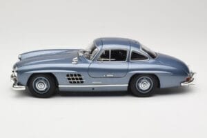 Mercedes 300 SL W198 Gullwing Light Blue Metallic Minichamps 1:18 110037220 Métal — image 4 sur 8