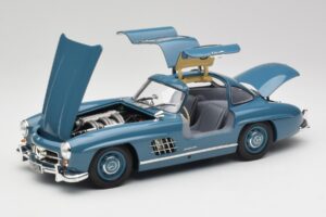 Mercedes 300 SL W198 Bleu Clair Minichamps 1:18 180039007 Métal — image 2 sur 8