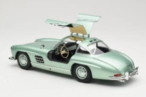 Mercedes 300 SL W198 Gullwing Light Green Metallic Minichamps 1:18 110037221 Métal — image 5 sur 8