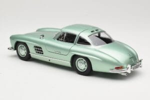 Mercedes 300 SL W198 Gullwing Light Green Metallic Minichamps 1:18 110037221 Métal — image 7 sur 8