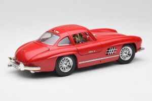 Mercedes 300 SL W198 Red Metallic Bburago 1:18 3013-M1 Métal — image 3 sur 8