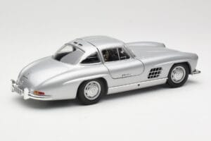 Mercedes 300 SL W198 Gullwing Argent Minichamps 1:18 110037210 Métal — image 3 sur 8