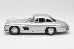 Mercedes 300 SL W198 Gullwing Argent Minichamps 1:18 110037210 Métal — image 4 sur 8