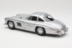 Mercedes 300 SL W198 Gullwing Argent Minichamps 1:18 110037210 Métal — image 7 sur 8