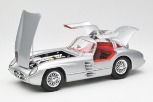 Mercedes 300 SLR Uhlenhaut Coupé Argent Maisto 1:18 536898 Métal — image 2 sur 8