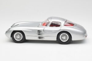 Mercedes 300 SLR Uhlenhaut Coupé Argent Maisto 1:18 536898 Métal — image 4 sur 8